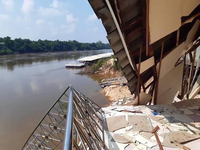 โรงแรมถล่ม