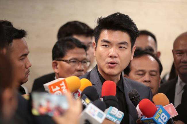 ปิยบุตร แสงกนกกุล