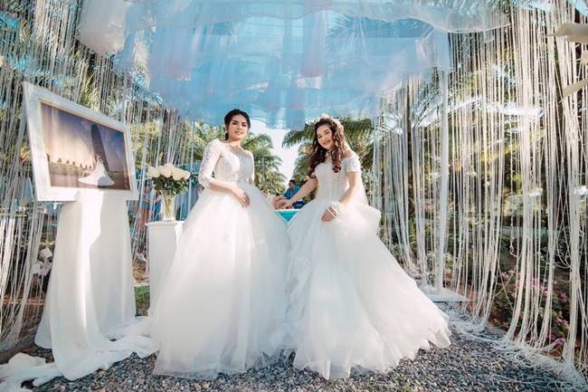 คู่รักหญิง-หญิง 