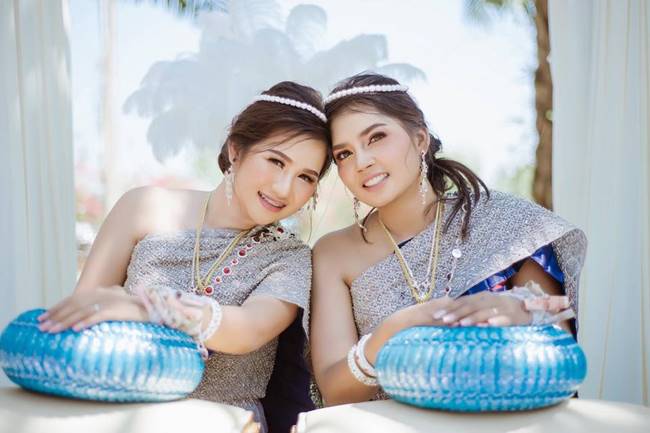 คู่รักหญิง-หญิง 