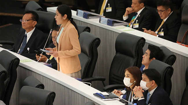 ช่อ พรรณิการ์  ถาม รมว. ดิจิทัลฯ 