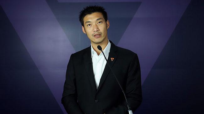 ธนาธร จึงรุ่งเรืองกิจ