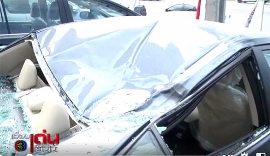 รถเทรลเลอร์ล้อหลุดกระแทกรถหรูป้ายแดง 3 คัน