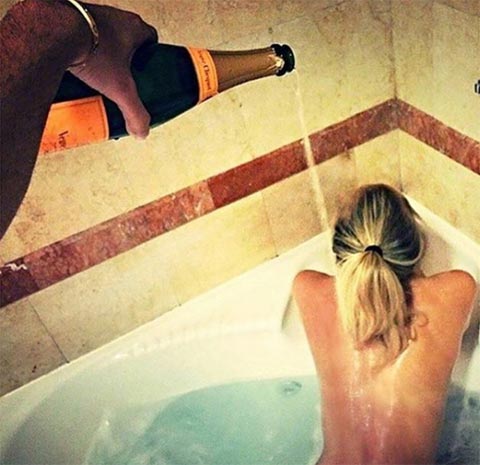 ลูกเศรษฐีสิงคโปร์สาดภาพชวนอิจฉา