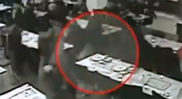 อลหม่านสุด คลิปหมูป่าวิ่งป่วนร้านอาหาร คนหนีกระเจิงสุดชีวิต