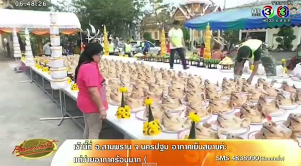 ฮือฮา แม่ค้าแก้บนหลวงพ่อสมหวัง ถวายหัวหมู 300 หัว