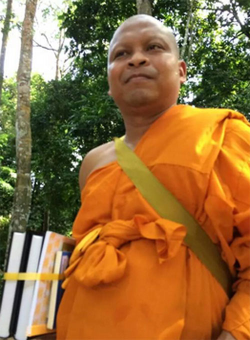 4 แกนนำ กปปส. บวชที่สวนโมกข์ 30 วัน ถวายเป็นพระราชกุศล 4 แกนนำ กปปส. บวชที่สวนโมกข์ 30 วัน ถวายเป็นพระราชกุศล