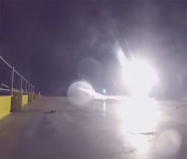 คลิประทึก จรวด SpaceX ชนฐานบึ้ม ขณะร่อนลงจอด 