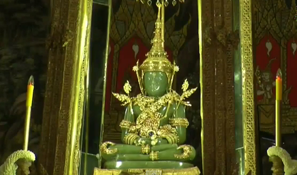 เปลี่ยนเครื่องทรงฤดูร้อน 