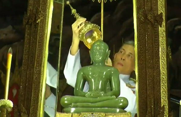 เปลี่ยนเครื่องทรงฤดูร้อน 