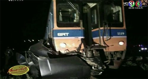 รถไฟอุดรฯ-กทม. ชนรถกระบะ บริเวณจุดลักผ่าน จ.ขอนแก่น