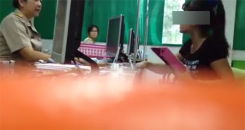 แรง !! หญิงด่าเจ้าหน้าที่ขนส่ง สิทธิส่วนบุคคลอย่าเสือก ฉุนทำหน้าไม่รับแขก
