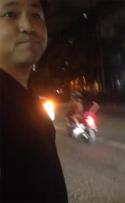 แชร์สนั่น ! คลิป บอย ถกลเกียรติ เจอแท็กซี่ขู่ยิง-สั่งไหว้รถ หลังฉุนเรียกไม่ไปทุบรถ 