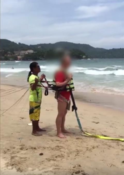 นักท่องเที่ยวต่างชาติตกพาราเซลลิ่ง