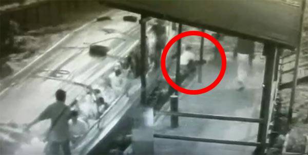 สอบคนขับเรือ เหตุชายพลัดตกคลองแสนแสบเสียชีวิต ชี้เป็นเหตุสุดวิสัย