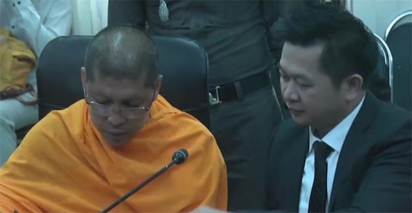 ศาลให้ประกันตัวพระสนิทวงศ์ 4 แสนบาท ก่อนถูกอายัดตัวขัดคำสั่ง คสช. ต่อ