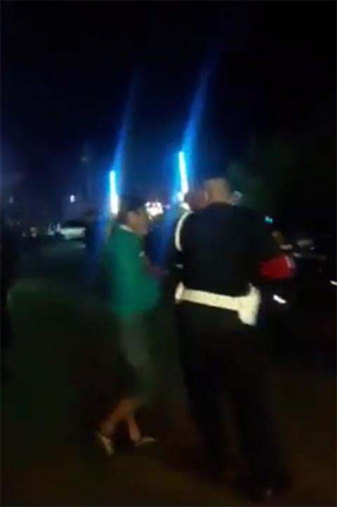 สาวโวยถูกอาสาเอากระบองตีหัว