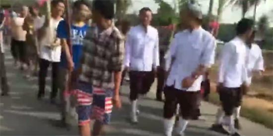 เปิดคลิปขบวนขันหมากยิงปืนฉลอง กระหน่ำหมดแม็ก ถูกชาวบ้านดับ