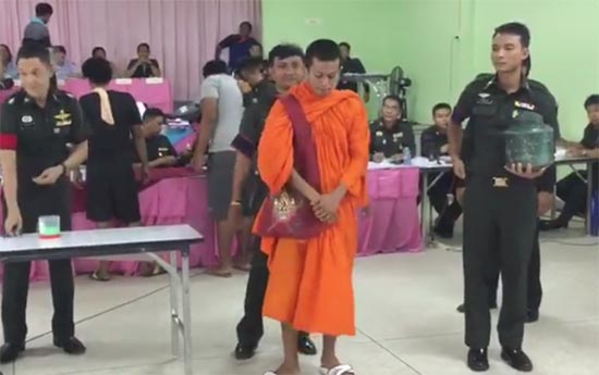 คลิปเกณฑ์ทหาร 2560 เมื่อพระ (ไม่) รอด งานนี้ตนเป็นที่พึ่งแห่งตน ล้วน ๆ