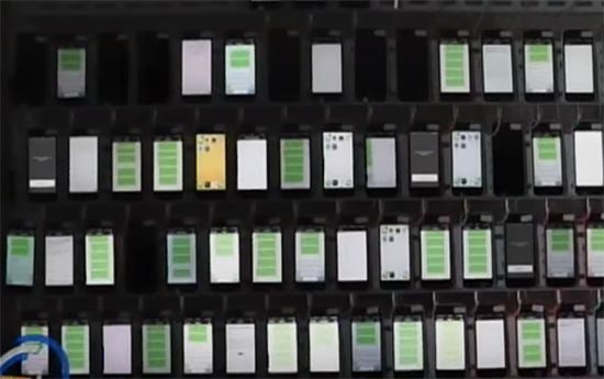 บุกรวบ 3 หนุ่มซุกไอโฟนกว่า 500 เครื่อง