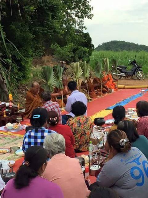 ใครยังไม่เคยเห็น นี่แหละตาลปัตรของแท้ ที่พระใช้บังหน้าในการให้ศีล ให้พร !!