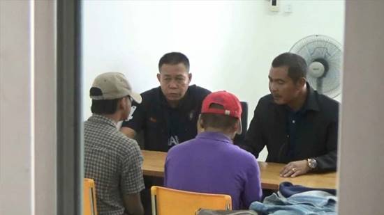 รวบ 2 โจ๋ ฆ่าสาวประเภทสองหมกใต้เตียง รับโมโหถูกขอมีเพศสัมพันธ์