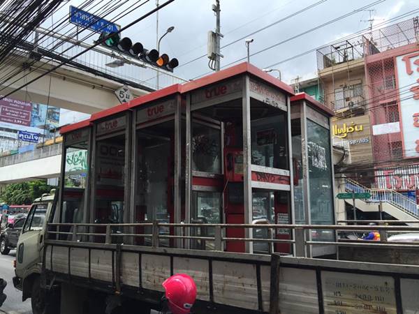 ทยอยเก็บตู้โทรศัพท์สาธารณะ หลังคนใช้น้อยลง ชาวบ้านยันยังจำเป็น