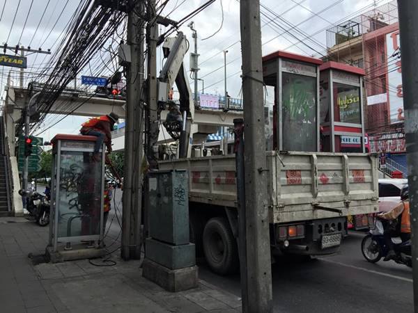 ทยอยเก็บตู้โทรศัพท์สาธารณะ หลังคนใช้น้อยลง ชาวบ้านยันยังจำเป็น