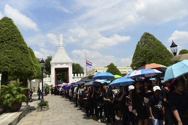 ภาพชุดประวัติศาสตร์ 14 ตุลาคม 2559 พระราชพิธีเคลื่อนพระบรมศพพ่อหลวงของชาวไทย