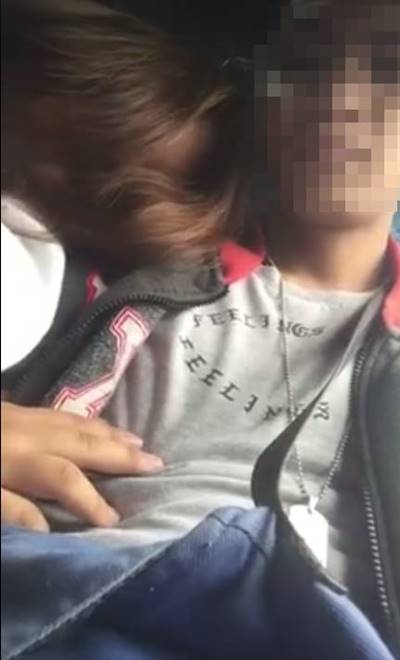 สาวลวนลามบนรถทัวร์