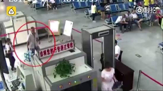 เจ้าหน้าที่ขนส่งสแกนเจอแขนมนุษย์ 