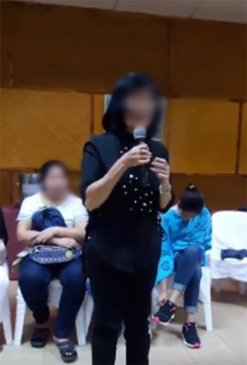 คลิปครูล้มหงายตึง