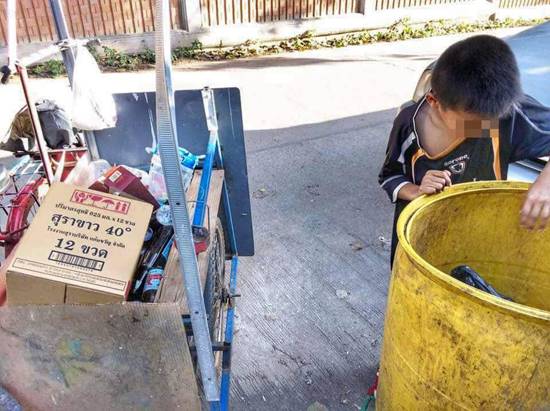 เด็ก 11 ขวบเก็บขยะทุกวัน