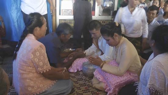 คู่รักตาบอดแต่งงานชื่นมื่น