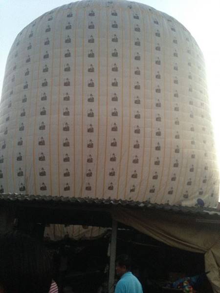 โคมลอยขนาดมหึมารูปจั่นเจา