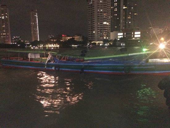 เกิดเหตุเรือด่วนเจ้าพระยาเฉี่ยวชนกับเรือโดยสาร