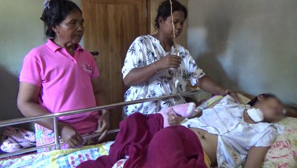 เด็กหญิงสำลักบะหมี่กึ่งสำเร็จรูป