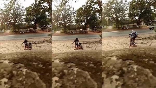 แม่สุดทน คว้าทรายละเลงหน้าลูกสาว