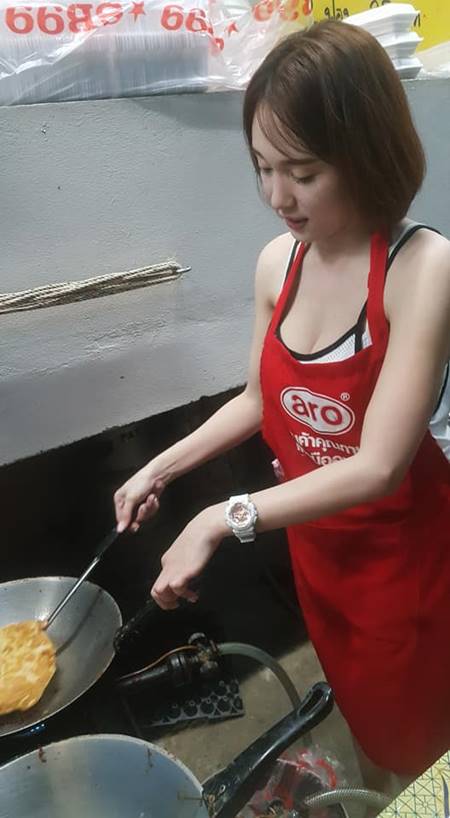 คลิปแม่ค้าขายไข่เจียว