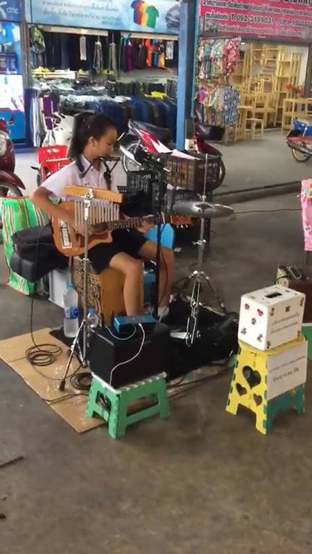 เด็กเล่นดนตรี