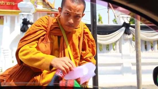 หลวงพี่ออกตามหาแฟนสาว หลังนั่งทางในพบถูกลักพาตัวไปทรมาณ