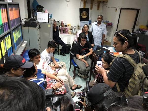 คุมตัวแกนนำกลุ่มคนอยากเลือก