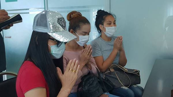  สาวประเภทสองเปลือยกาย