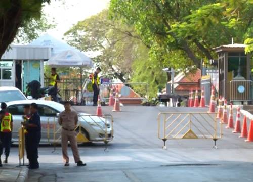 ชาวบ้านบุกทำเนียบร้องนายกฯ ค้านสร้าง 