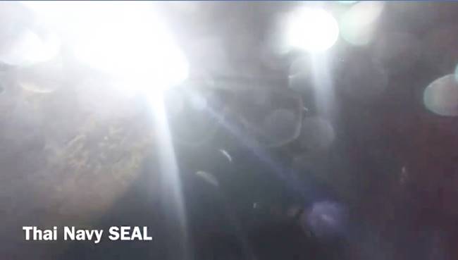 คลิปดำน้ำช่วย 13 หมูป่า