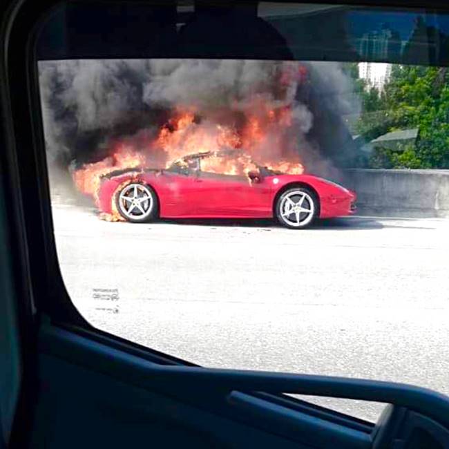 ไฟไหม้รถหรู