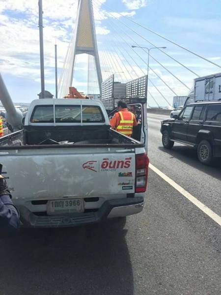 หนุ่มคิดสั้น..จอดรถบนทางด่วนบางพลี ก่อนดิ่งแม่น้ำเจ้าพระยาจมหาย