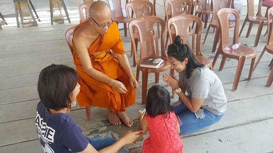 สาวพลัดพรากจากพ่อ มาทำบุญสุดดีใจเจอเป็นพระ..นี่คือ 16 ปีที่รอคอย