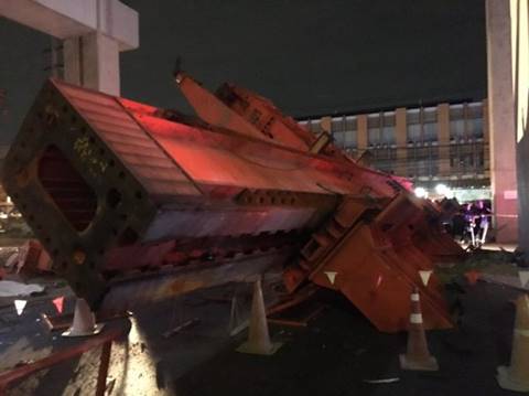 วิศวกรคุมงานรถไฟฟ้าดอดมอบตัวกลางดึก ปฏิเสธข้อหา ยื่นประกันตัว 1.5 แสน 