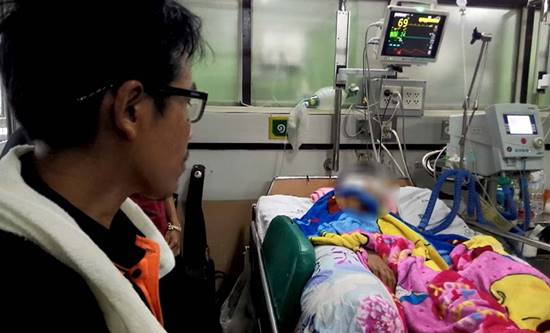 แจ้งข้อหาพยายามฆ่า รุ่นพี่ใช้ไม้ดักตีรุ่นน้อง..ฉุนไม่ให้ยืมกีตาร์ รับทำไปเพราะโกรธ !